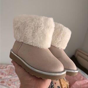 Nautica Kids Boots in Cream and Tan